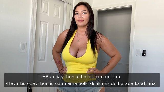 Yeni Evin Odasında Üvey Kardeşine Kendini Teşhir Eden Kalın Bacaklı Kaltak